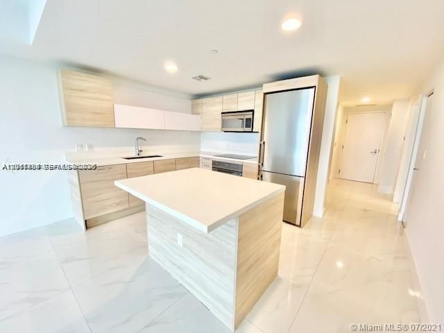 16385 Biscayne Boulevard 702, North Miami Beach, FL 33160