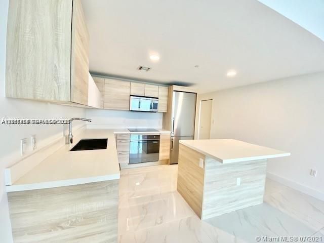16385 Biscayne Boulevard 702, North Miami Beach, FL 33160