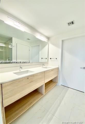 16385 Biscayne Boulevard 702, North Miami Beach, FL 33160