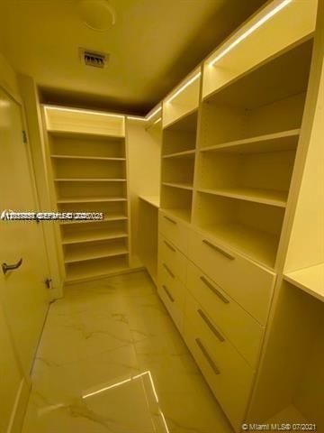 16385 Biscayne Boulevard 702, North Miami Beach, FL 33160