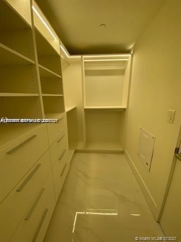 16385 Biscayne Boulevard 702, North Miami Beach, FL 33160
