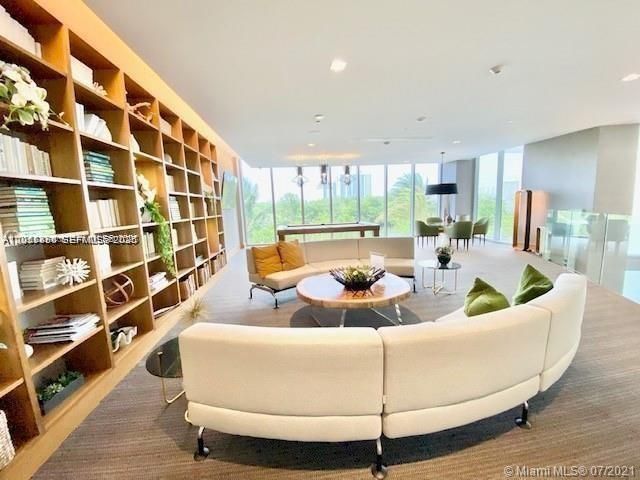 16385 Biscayne Boulevard 702, North Miami Beach, FL 33160
