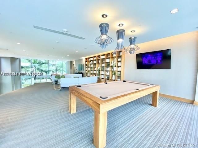 16385 Biscayne Boulevard 702, North Miami Beach, FL 33160