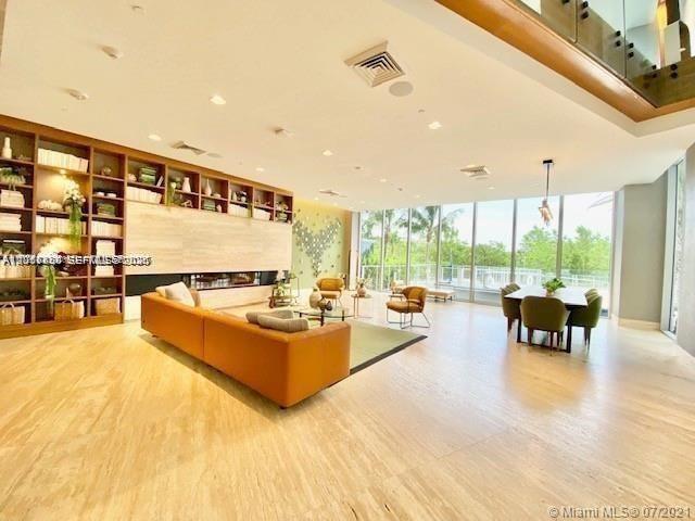 16385 Biscayne Boulevard 702, North Miami Beach, FL 33160