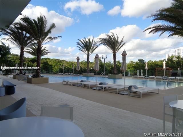 16385 Biscayne Boulevard 702, North Miami Beach, FL 33160