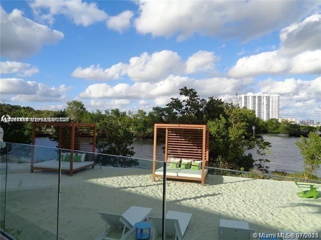 16385 Biscayne Boulevard 702, North Miami Beach, FL 33160