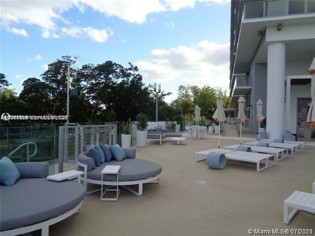16385 Biscayne Boulevard 702, North Miami Beach, FL 33160