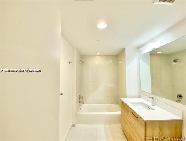 16385 Biscayne Boulevard 702, North Miami Beach, FL 33160