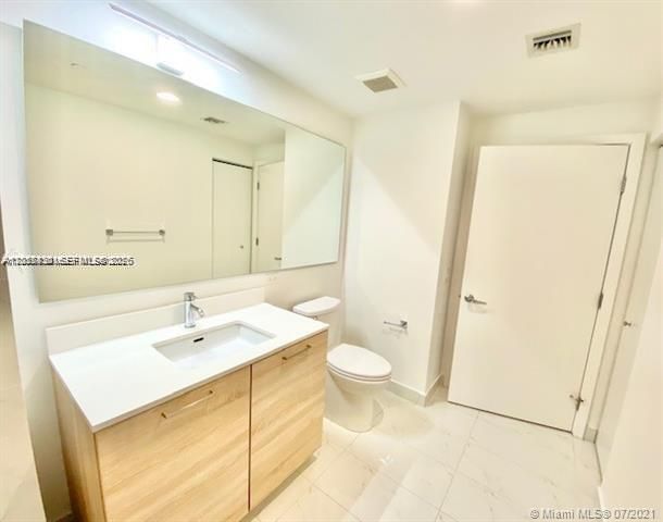 16385 Biscayne Boulevard 702, North Miami Beach, FL 33160