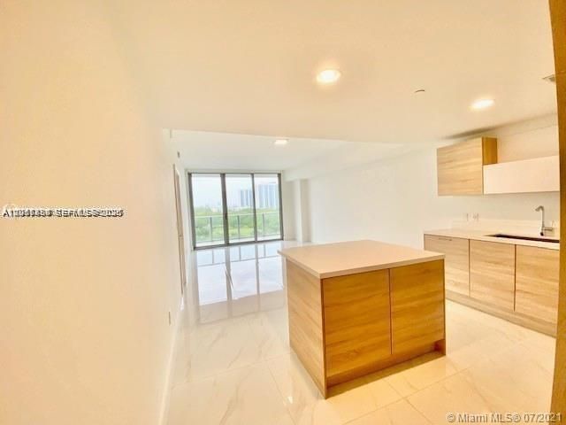 16385 Biscayne Boulevard 702, North Miami Beach, FL 33160