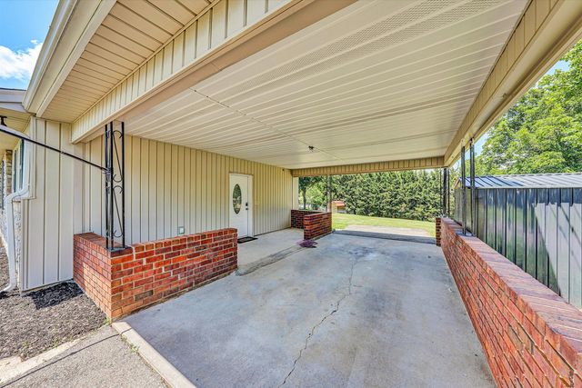 310 Daladier DR, Vinton, VA 24179