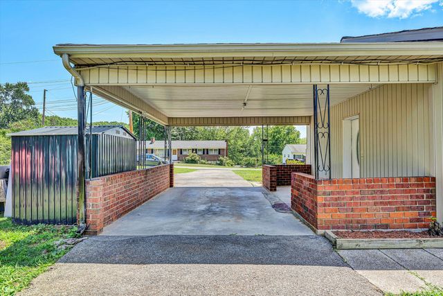 310 Daladier DR, Vinton, VA 24179