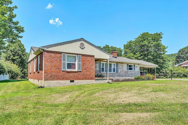 310 Daladier DR, Vinton, VA 24179
