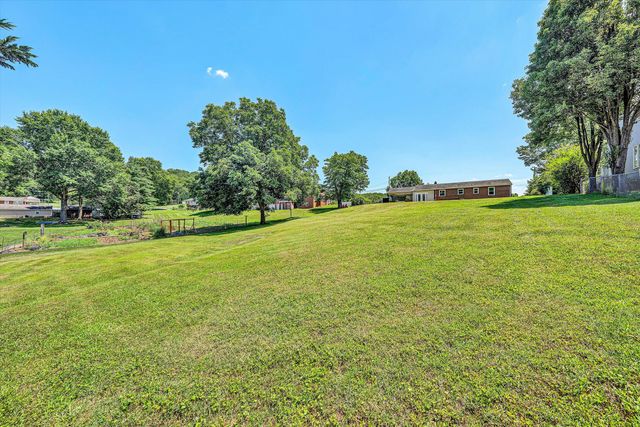 310 Daladier DR, Vinton, VA 24179