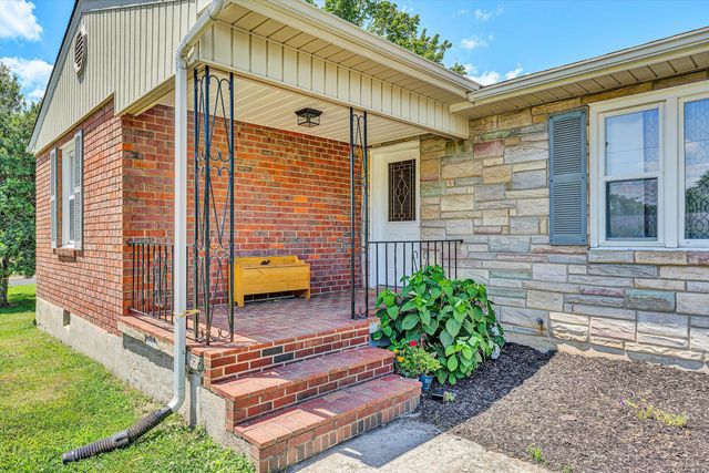 310 Daladier DR, Vinton, VA 24179