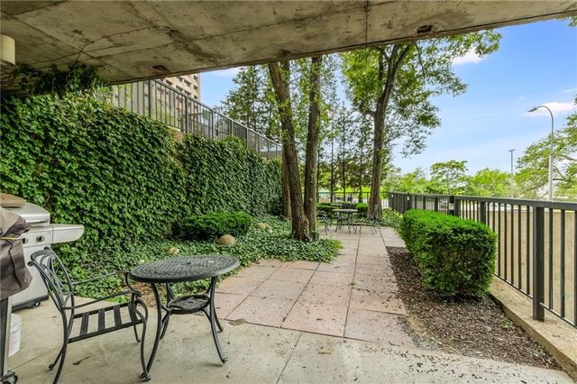 600 Admiral Boulevard 1802, Kansas City, MO 64106