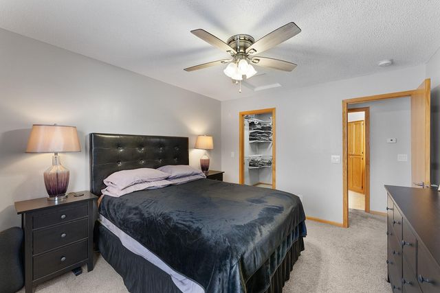 1043 Honeysuckle Lane SE, Cambridge, MN 55008