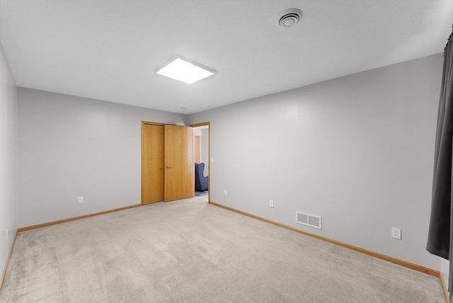 1043 Honeysuckle Lane SE, Cambridge, MN 55008