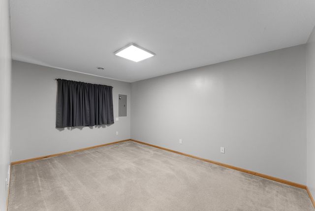 1043 Honeysuckle Lane SE, Cambridge, MN 55008