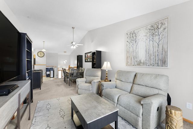 1043 Honeysuckle Lane SE, Cambridge, MN 55008