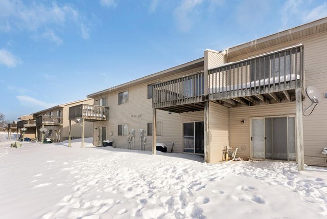 1043 Honeysuckle Lane SE, Cambridge, MN 55008