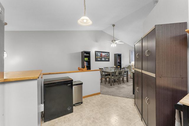 1043 Honeysuckle Lane SE, Cambridge, MN 55008