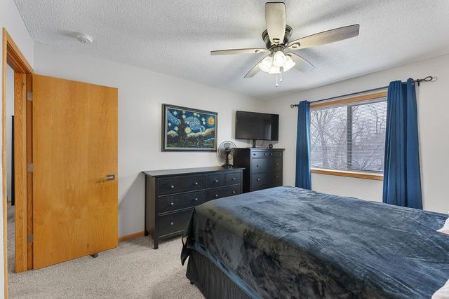 1043 Honeysuckle Lane SE, Cambridge, MN 55008