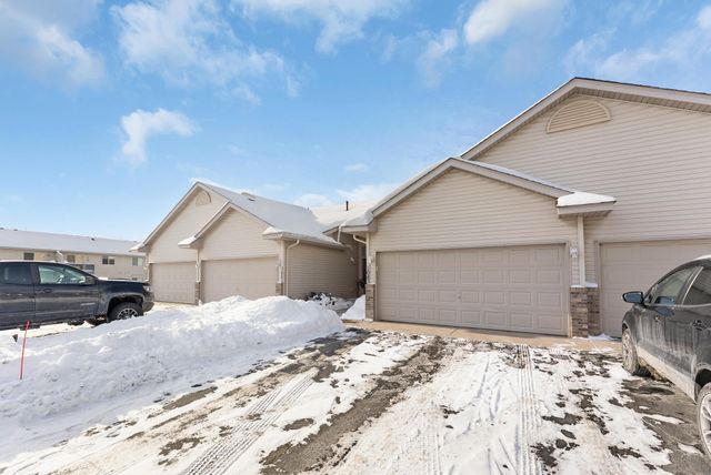 1043 Honeysuckle Lane SE, Cambridge, MN 55008