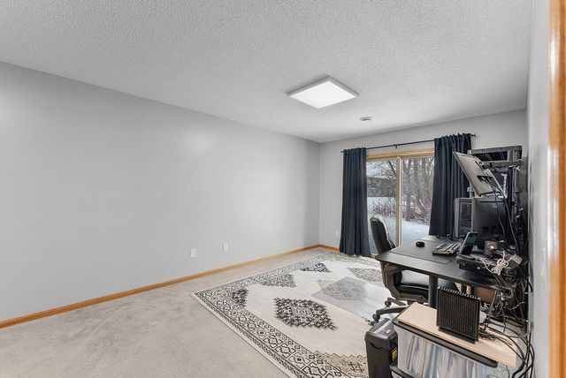 1043 Honeysuckle Lane SE, Cambridge, MN 55008