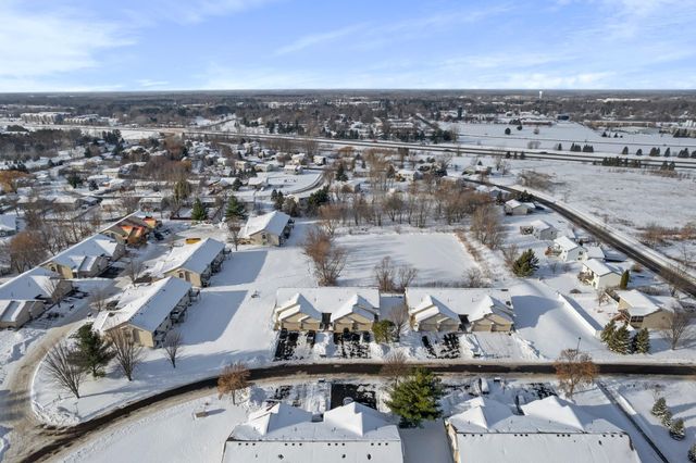 1043 Honeysuckle Lane SE, Cambridge, MN 55008