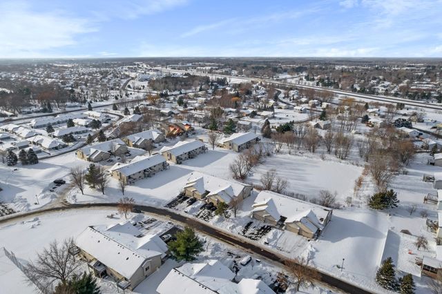 1043 Honeysuckle Lane SE, Cambridge, MN 55008