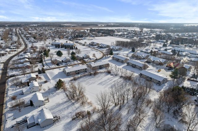 1043 Honeysuckle Lane SE, Cambridge, MN 55008