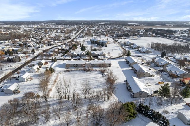 1043 Honeysuckle Lane SE, Cambridge, MN 55008