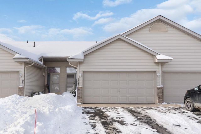 1043 Honeysuckle Lane SE, Cambridge, MN 55008