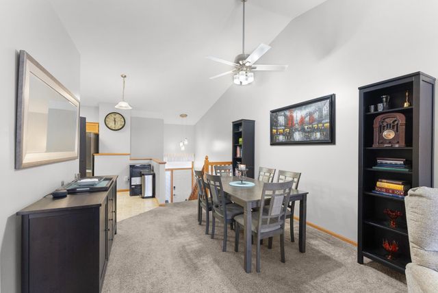 1043 Honeysuckle Lane SE, Cambridge, MN 55008