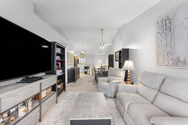 1043 Honeysuckle Lane SE, Cambridge, MN 55008