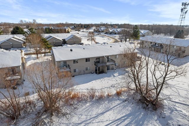 1043 Honeysuckle Lane SE, Cambridge, MN 55008