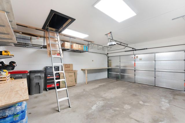 1043 Honeysuckle Lane SE, Cambridge, MN 55008