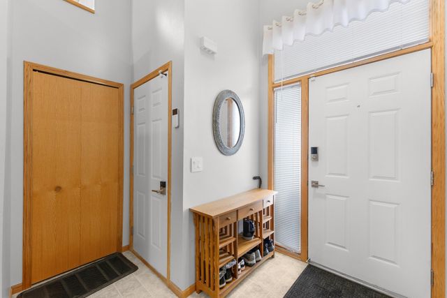 1043 Honeysuckle Lane SE, Cambridge, MN 55008