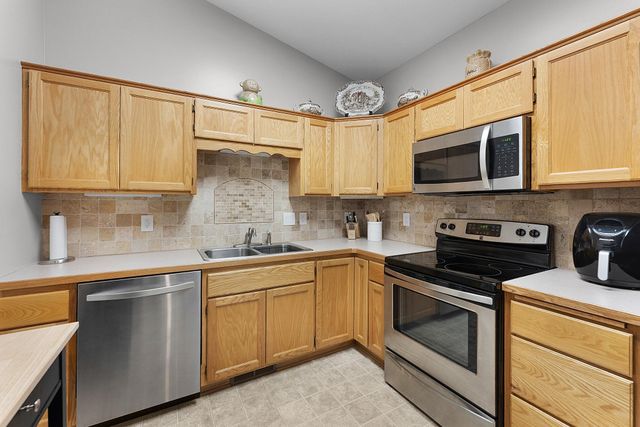 1043 Honeysuckle Lane SE, Cambridge, MN 55008