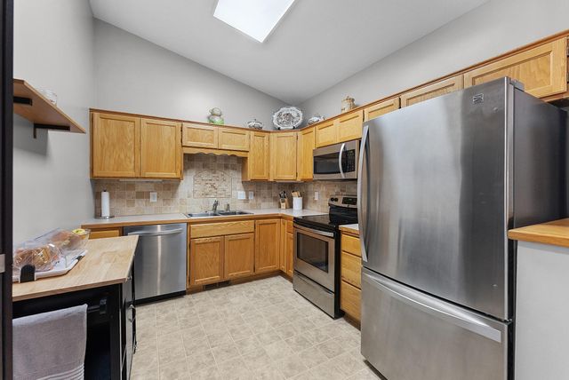 1043 Honeysuckle Lane SE, Cambridge, MN 55008