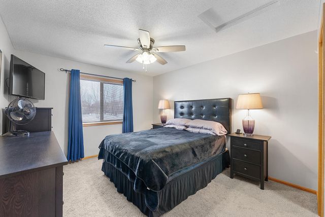 1043 Honeysuckle Lane SE, Cambridge, MN 55008