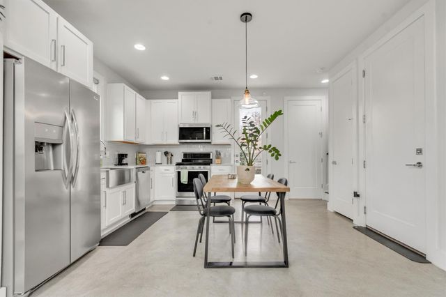 2706 Zaragosa ST 2, Austin, TX 78702