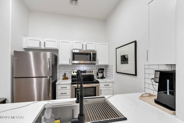 2018 E River Rd Unit 201, Tucson, AZ 85718