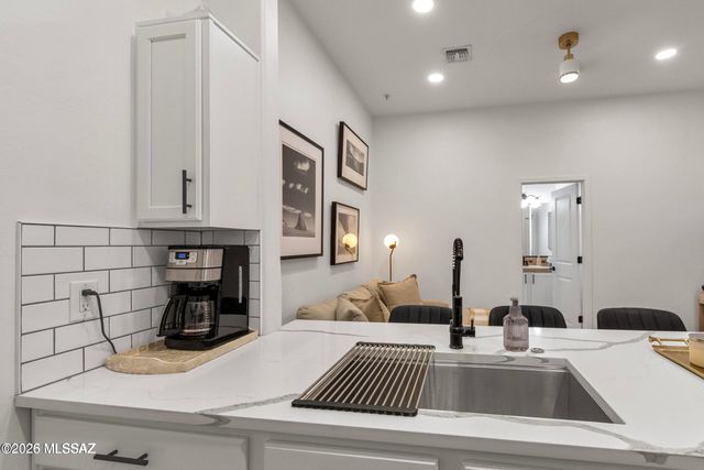 2018 E River Rd Unit 201, Tucson, AZ 85718