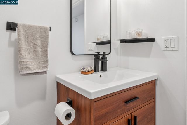 360 Vernon St 304, Oakland, CA 94610