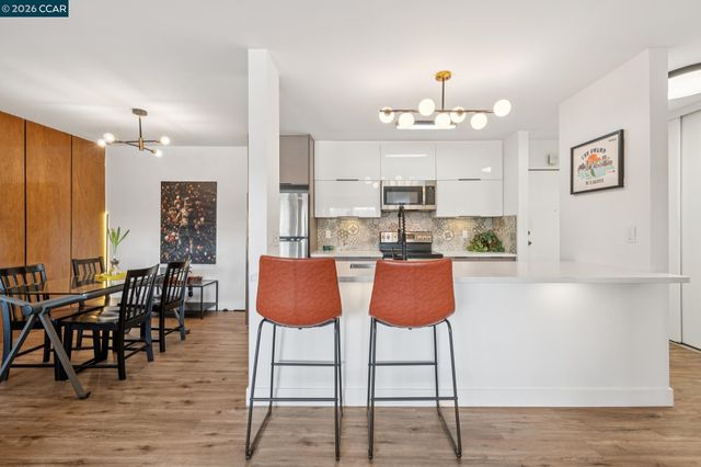 360 Vernon St 304, Oakland, CA 94610