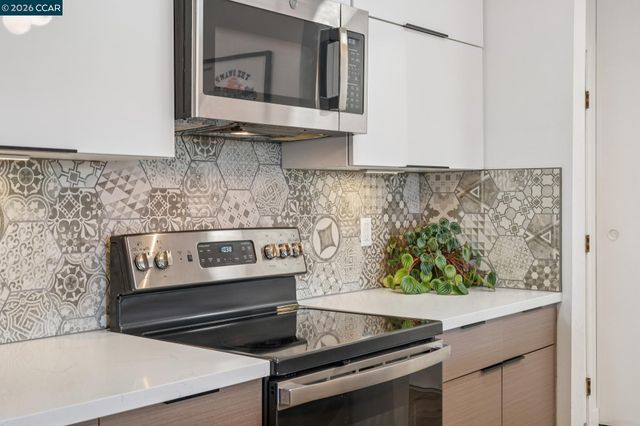 360 Vernon St 304, Oakland, CA 94610