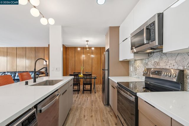 360 Vernon St 304, Oakland, CA 94610