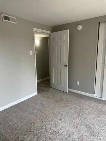 9 Fairways Circle A, St Charles, MO 63303